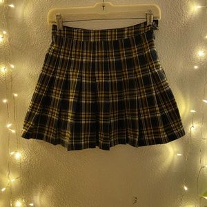 Y2k pleated black and yellow mini skirt
